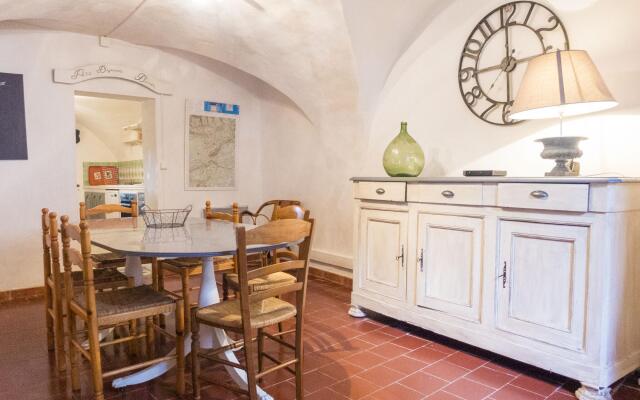 Charming Holiday Home in La Caunette with Swimming Pool