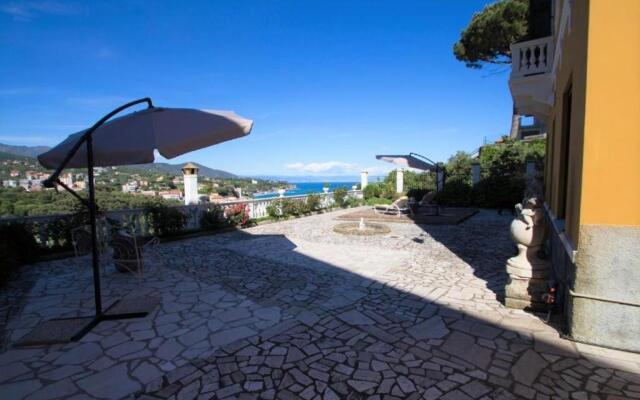 Grande appartamento in Villa con terrazza sul mare