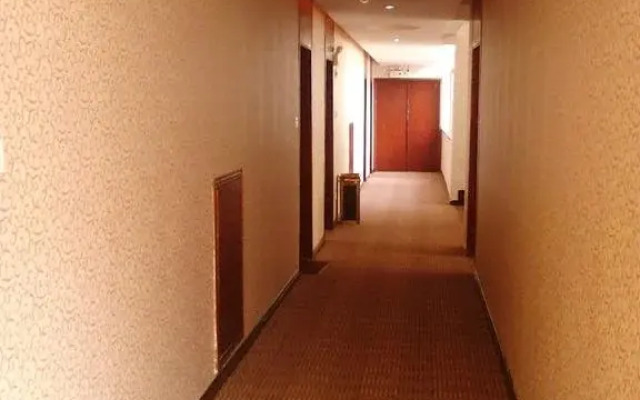 Longyi Business Hotel