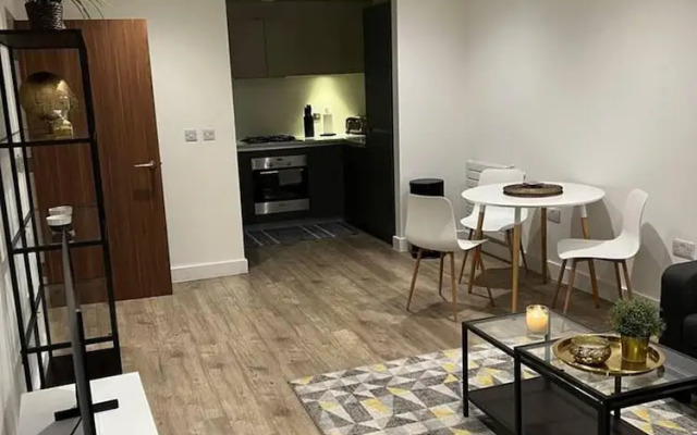 Modern 1 Bed Flat Near Station and City