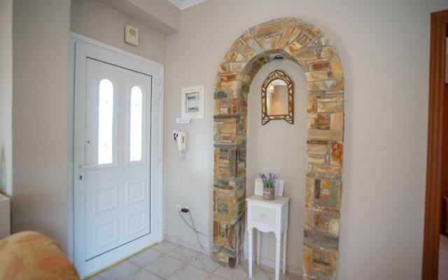 Private 6-bdrm Villa with garden 150m to beach