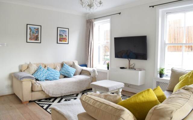 Large 2 Bedroom Garden Flat in Battersea