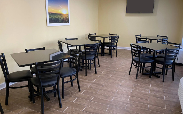 Hawthorn Suites BY Wyndham Erie