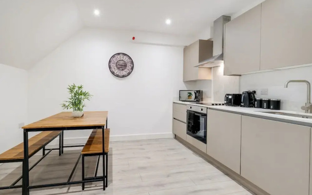 Modern 1 Bedroom Apartment - Camberley