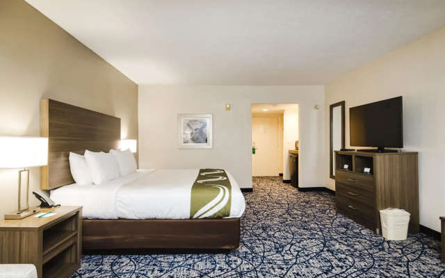 Quality Suites Houston Hobby Airport