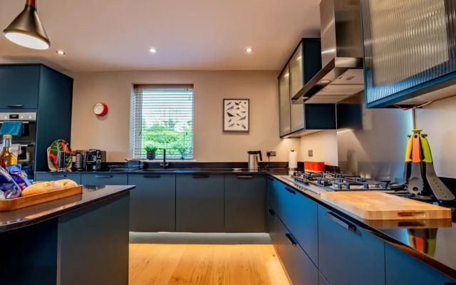 Host Stay Hilltop House