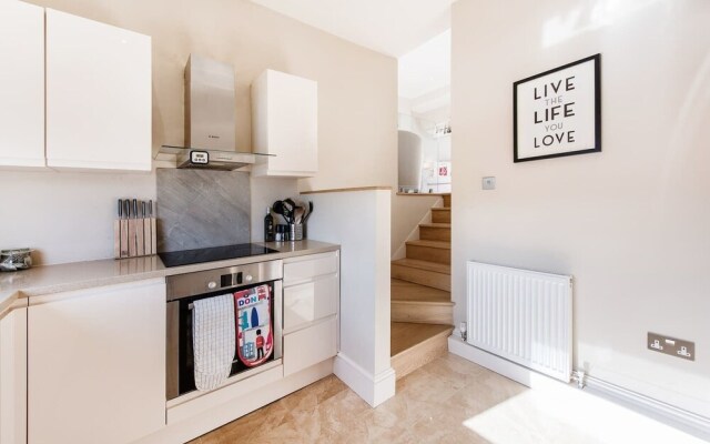 Bright & Modern 2bed in Earls Court