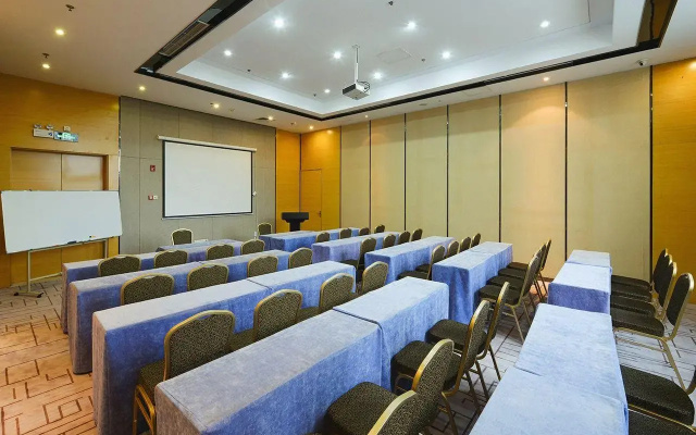 Home Inn (Jiangyin Middle Chengjiang Road)