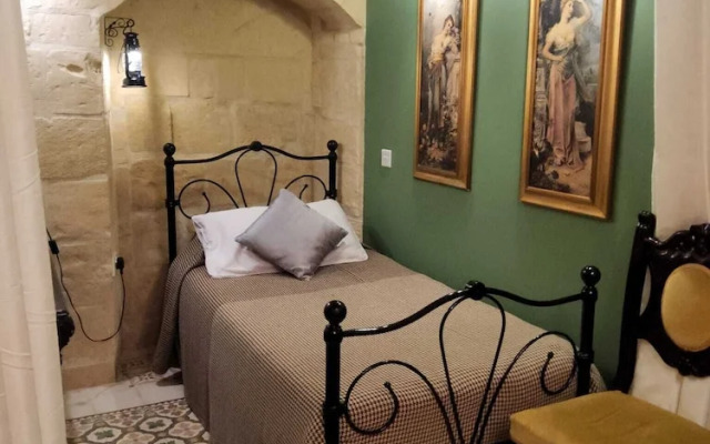 Valletta Ta' Golina Corner House