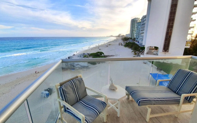 Paradise Beachfront & Nightlife Heart