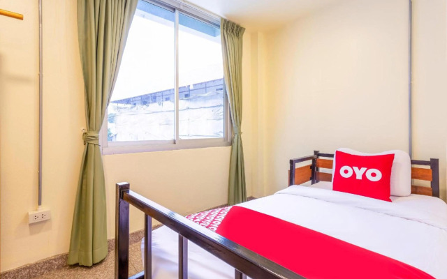 OYO 928 Leaf Hostel