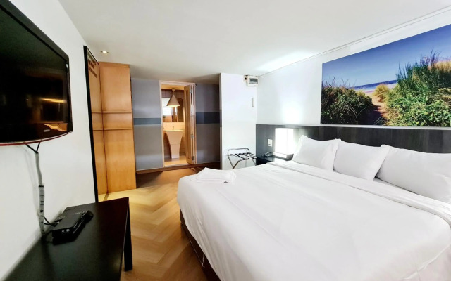 Sathorn Terrace Apartment