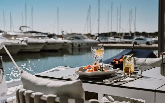 Hotel Stomorin-Marina Hramina