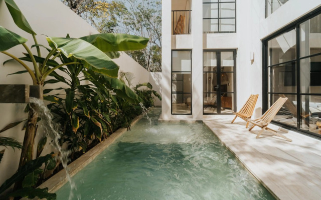 Villa Torana 4br/8pp Private Pool Rooftop Security