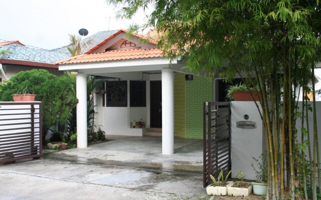 8 Penang Homestay