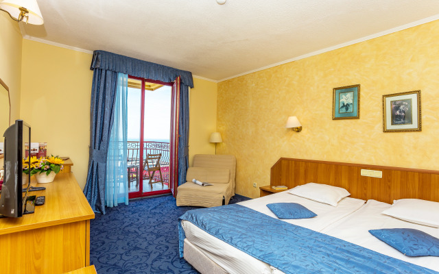 Saint George Hotel & Medical Spa