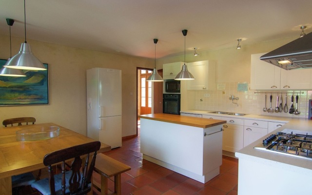 Exquisite Holiday Home in Issac With Swimming Pool