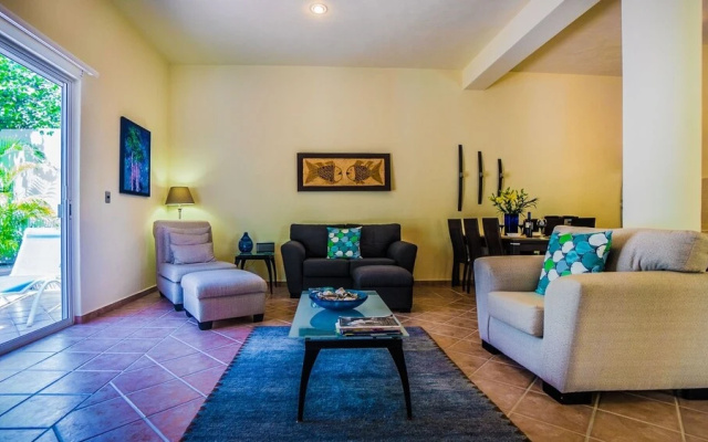 Romanina 1 Condo in the Heart of Playa del Carmen by RedAwning