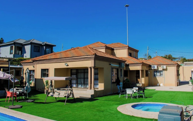 WoodMead Guest House & Events