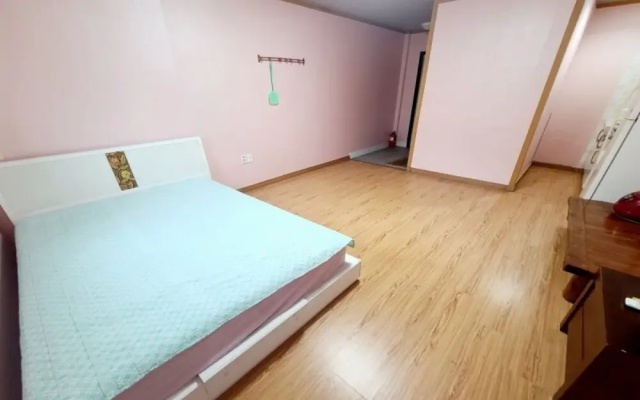 Gapyeong Chorok Jeongwon Gyegok Dokchae Pension