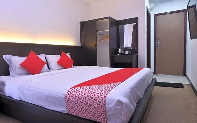 OYO 43960 Laksamana Executive & Boutique Hotel