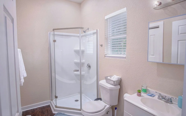 Fabulous Newly Renovated 1br/1ba Near Downtown