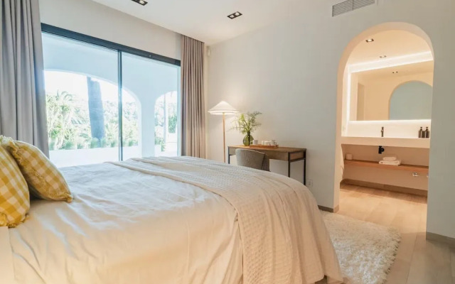 Superb Villa With Private Lagoon Pool