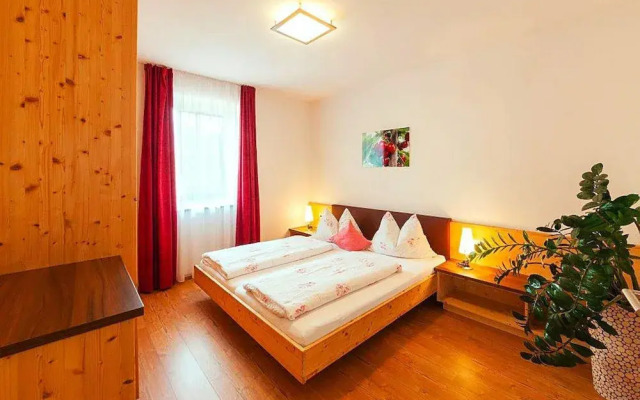 Apartment in Naz-sciaves With Garden