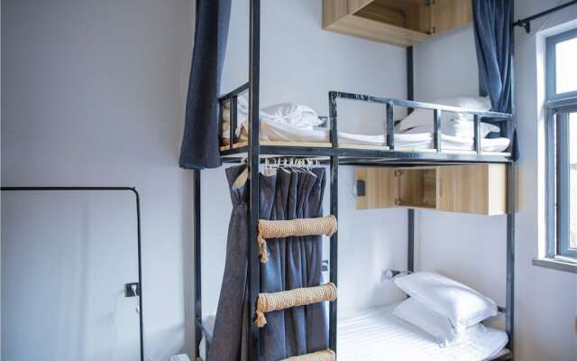 Zeako Youth Hostel