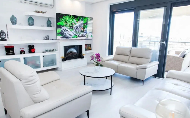 Luxury Apt in the center of Glyfada