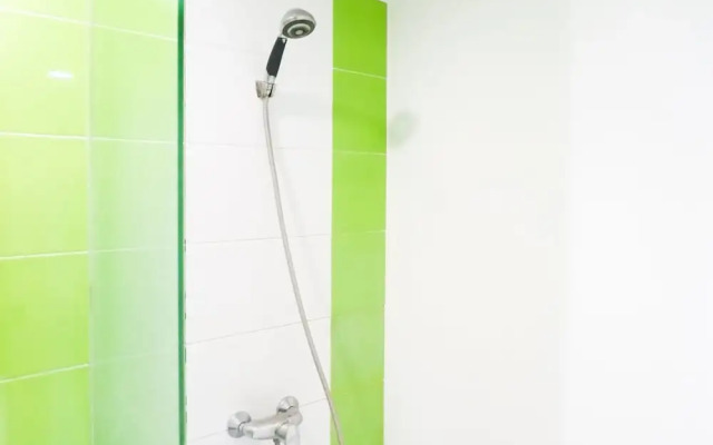 Spacious Studio Room at The Square Apartment