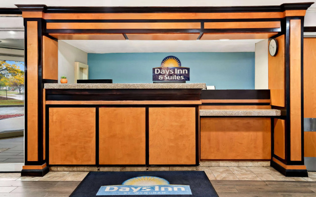 Days Inn & Suites by Wyndham Warren
