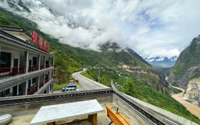 Shangri-La Tiger Leaping Gorge Taoyuan Inn
