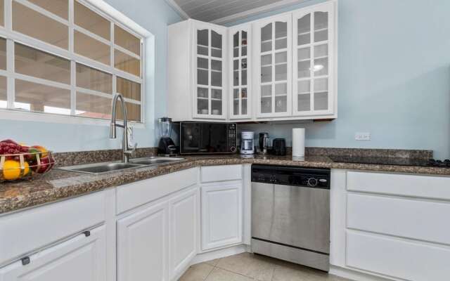 Cute Cozy 3BR Great Location