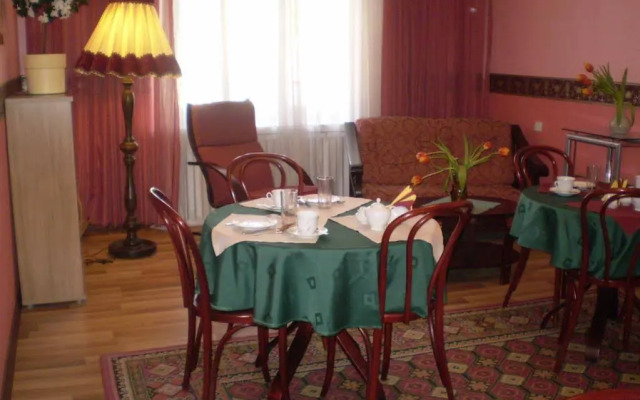 Romeo Family Apartments