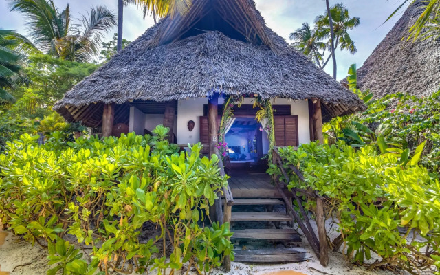 Green and Blue Ocean Lodge