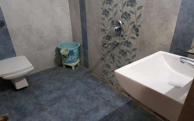 OYO 23649 Hotel Anand