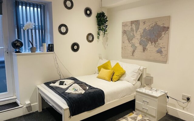 Hidden Hot Tub Retreat Apartment in Nottingham