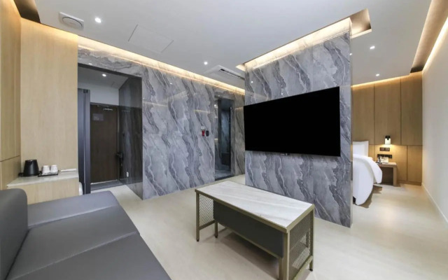 Brown Dot Hotel Pyeonghwa plaza