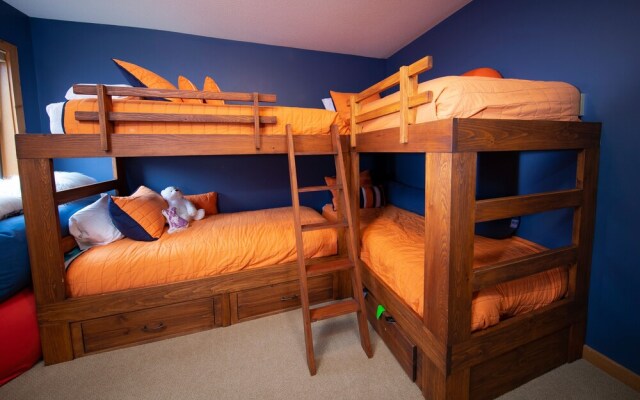 3br Ski-in, Ski-out & Private Sauna 3 Bedroom Condo by RedAwning