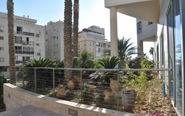 Isra Home Luxury Apartment with Sea View