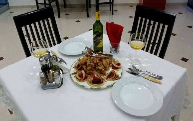 Hotel Holiday Velipoje