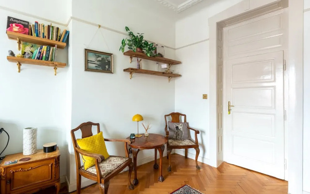 Premium 3 Bed 3 Bath Lounge Apartment
