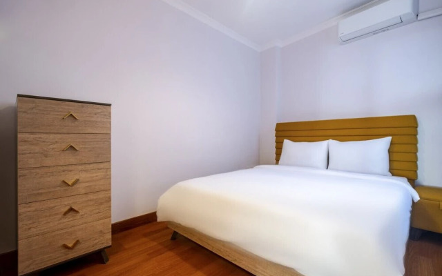 Sleek Flat Near Public Transportation in Maltepe