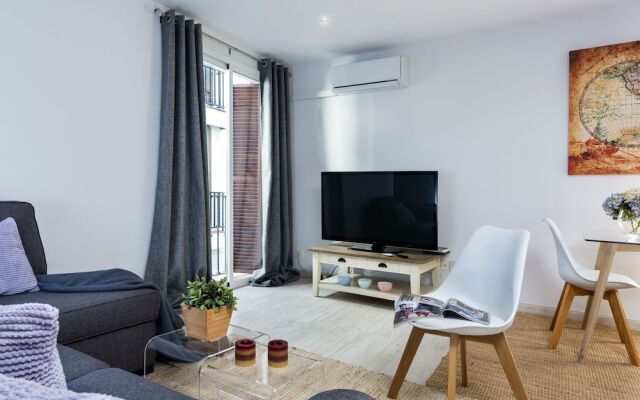 Cozy 1 BD Apartment in Perfect Location. Albareda II