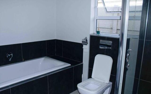 Cheerful 3- bedroom residential home with pool