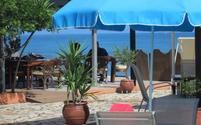 Ninos on the Beach