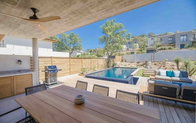 Villa contemporaine piscine chauffée