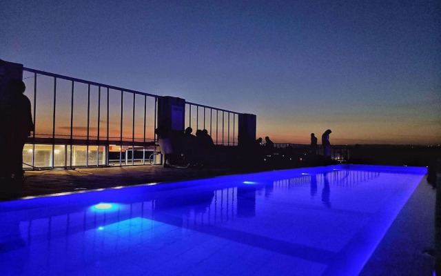 Lux Suites Coral Bells Studio Apartments