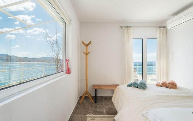Seafront Penthouse LEO